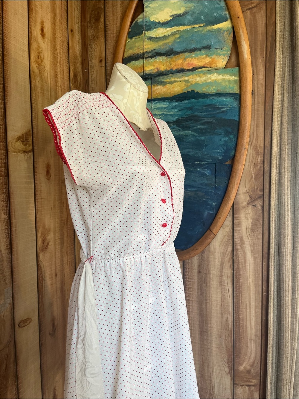 💋 Vintage White Dress with Red Trim and Polka Dots - Picture 3 of 5
